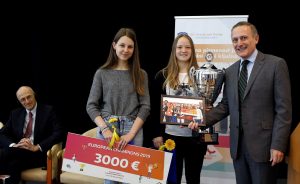 EBF Head of Banking Supervision Gonzalo Gasos with Slovenian winners of the 2019 European Money Quiz finals